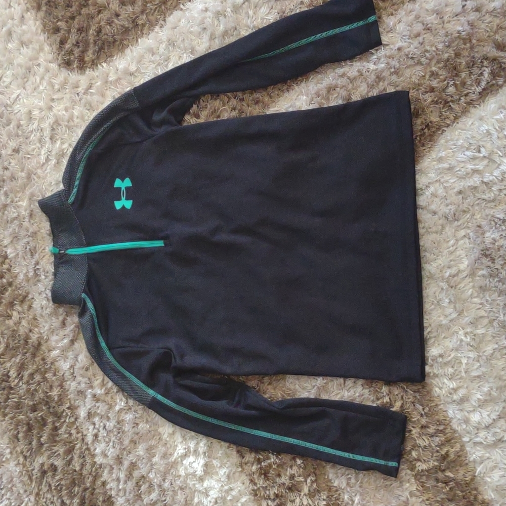 Under Armour boys M half zip long sleeve shirt